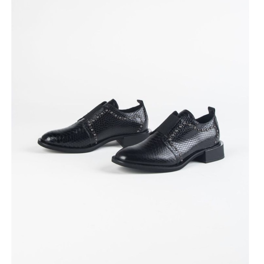 NWT Snakeskin Stud Embellished Leather Oxford